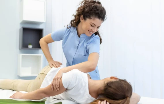 Physical Therapist vs Chiropractor Which is best for Your Back Pain